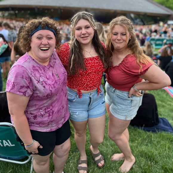 Meet your Posher, Amanda - Picture 4 of 8